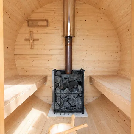 Holiday home Stodola Nad Jeziorem Z Balia I Sauna Gowidlino
